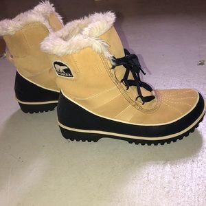 Sorel Classic Winter Boots w/ Furry Detail (8)